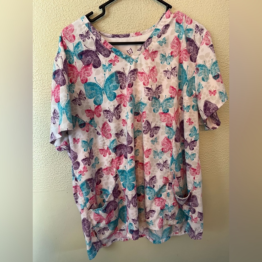 Butterfly Print Scrub Women's Top
